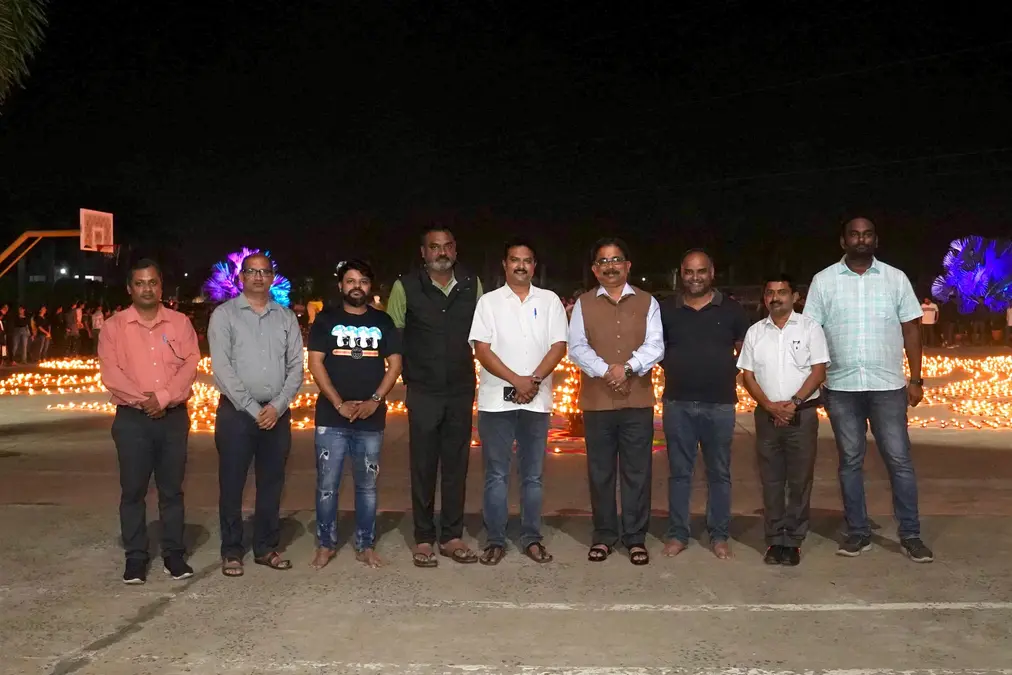 ୩୦ ହଜାର ଦୀପ ଜାଳି ପରିକ୍ରମା ପ୍ରକଳ୍ପ ଲୋକାର୍ପଣ ଉତ୍ସବ ପାଳିଲେ ଭୁବନେଶ୍ବର ବିକାଶ ସ୍କୁଲ ଛାତ୍ରଛାତ୍ରୀ