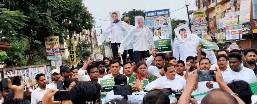 BJD Stages Protest Outside FM College in Balasore Over Student’s Self-Immolation Attempt and Alleged Denial of Justice