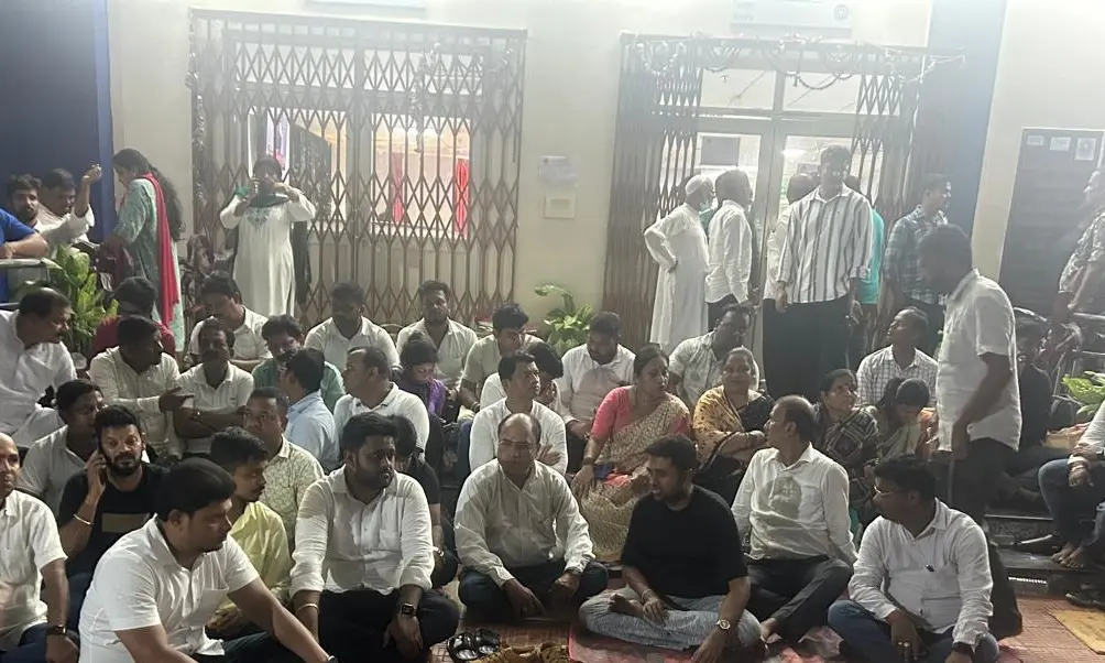 BJD Stages Protest outside AIIMS Bhubaneswar over Balanga Incident, Calls It Systemic Failure
