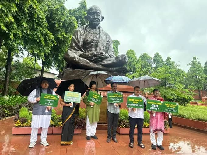 BJD MPs Stage Protest in Parliament over Rising Crimes Against Women, Children in Odisha