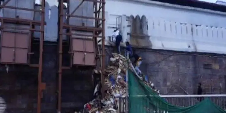 Four Youths Enter Puri Jagannath Temple by Climbing Meghanada Pacheri