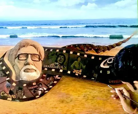 Sudarsan Pattnaik dedicates special sand art installation painting to Big B on 83rd b’day