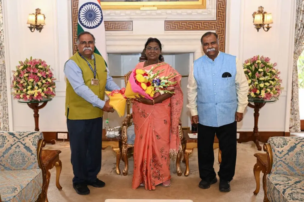 Prof. Kishor Basa, Er. Ashok Basa Call on President at Rashtrapati Bhavan
