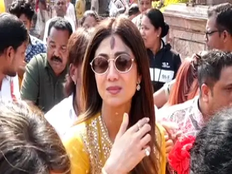 Bollywood Actress Shilpa Shetty Offers Prayers at Jagannath Temple