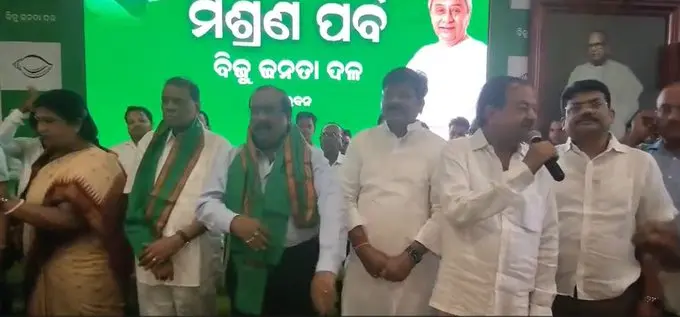 Former Minister Raghunath Mohanty, Ex-MLA Jiban Pradip Dash Rejoin BJD