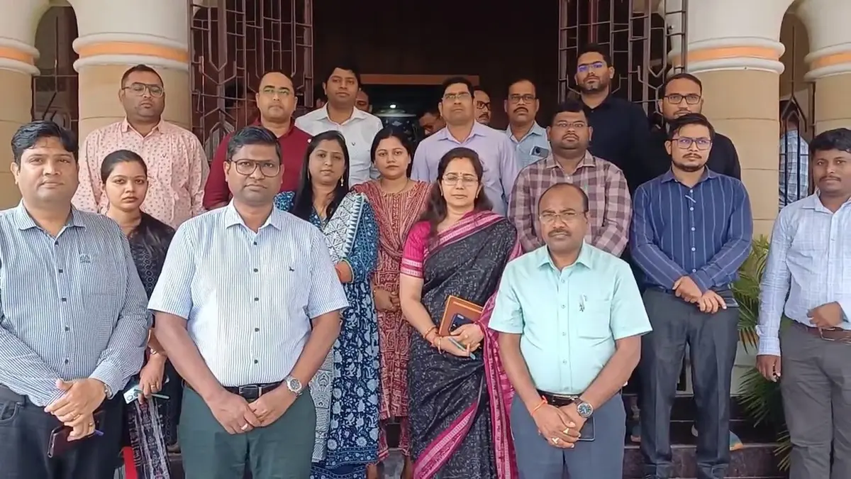 ଛୁଟିରେ ଗଲେ ସାରା ରାଜ୍ୟର ଓଏଏସ ଓ ଓଆରଏସ ଅଧିକାରୀ, ପ୍ରଶାସନିକ ଅଚଳାବସ୍ଥା