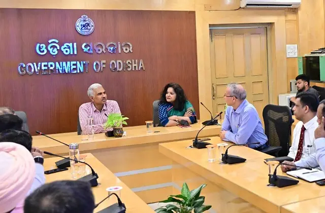 ମୁଖ୍ୟ ଶାସନ ସଚିବଙ୍କୁ ସାକ୍ଷାତ କଲେ ନ୍ୟାସନାଲ ଡିଫେନ୍ସ କଲେଜରେ ପ୍ରଶିକ୍ଷଣ ନେଉଥିବା ୧୭ ଜଣ ଅଧିକାରୀ
