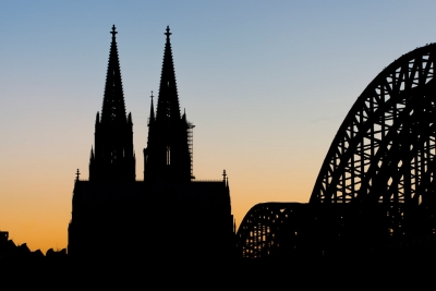 In einer deutschen Kathedrale gehen die Lichter aus, um Energie zu sparen