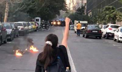 Iran female protesters 