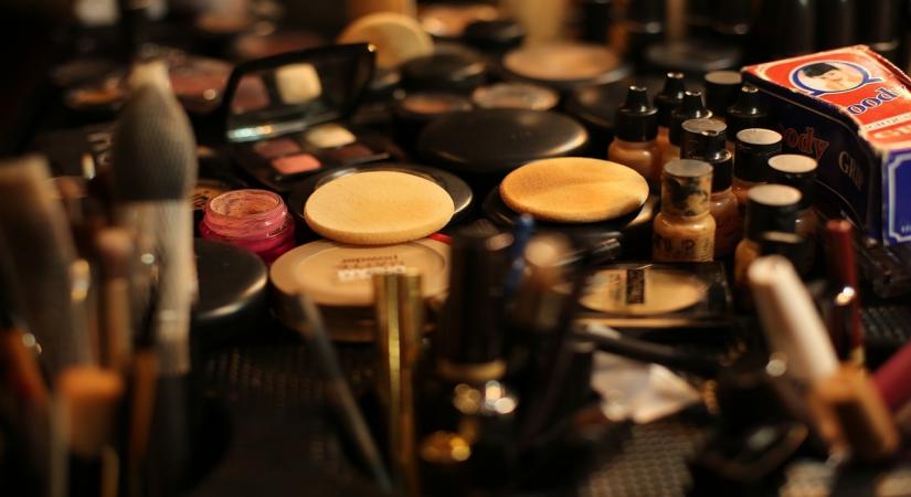 Ahmedabad Crime Branch nabs 5 for counterfeiting Lakme, Elle 18 cosmetics