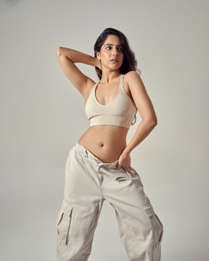 Malvi Malhotra performs stunts, action in ‘Tiragabadara Saami’ Malvi Malhotra performs stunts, action in ‘Tiragabadara Saami’